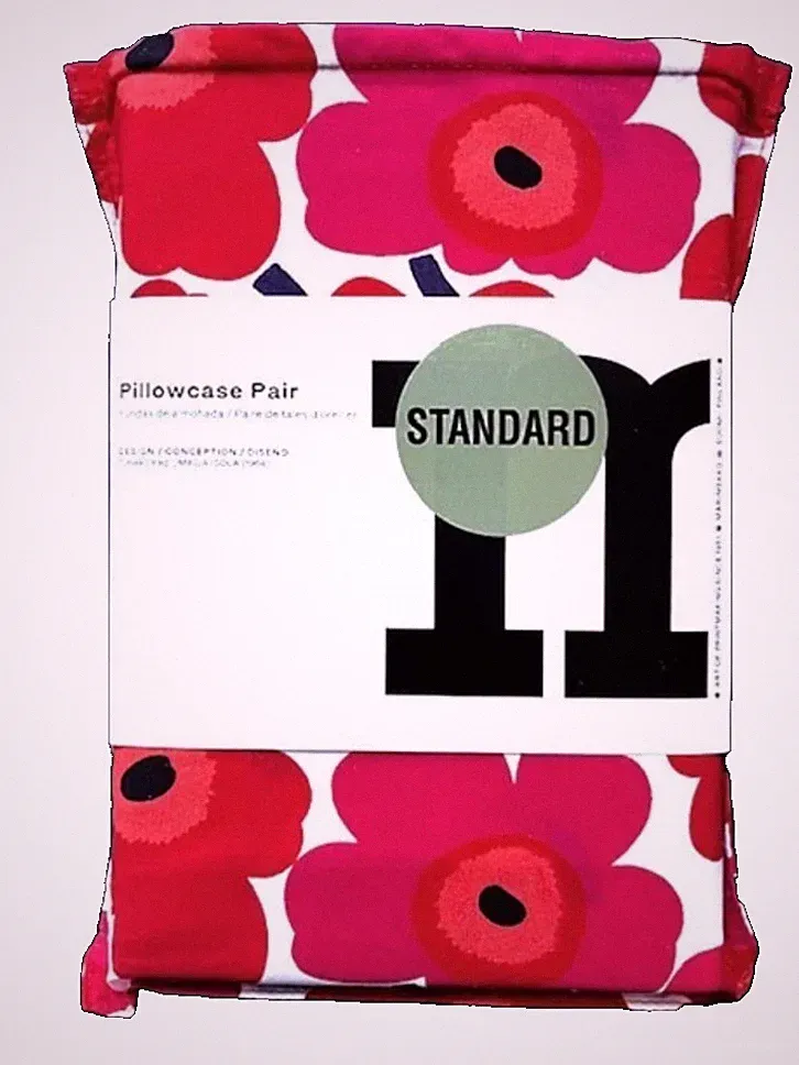 MARIMEKKO~2 PILLOWCASES~UNIKKO RED~MAIJA ISOLA (1964)~COTTON~machine wash~NWT~