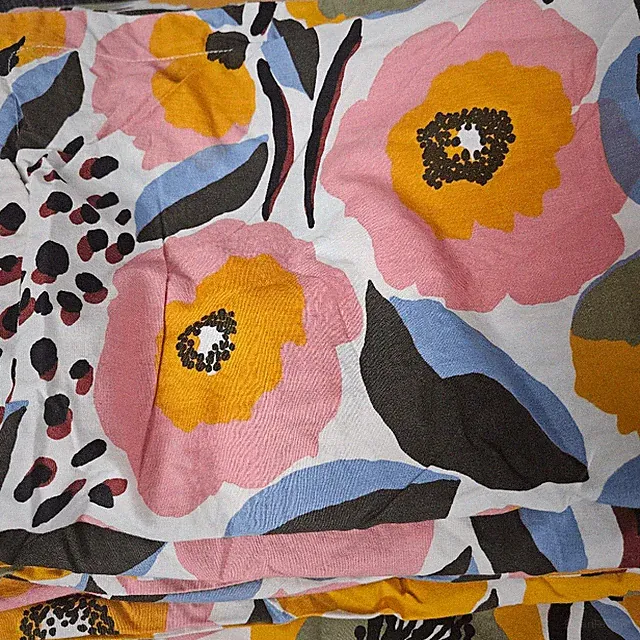 Marimekko comforter with 1 standar sham