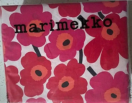 Marimekko queen / full sheet set - deep red poppy