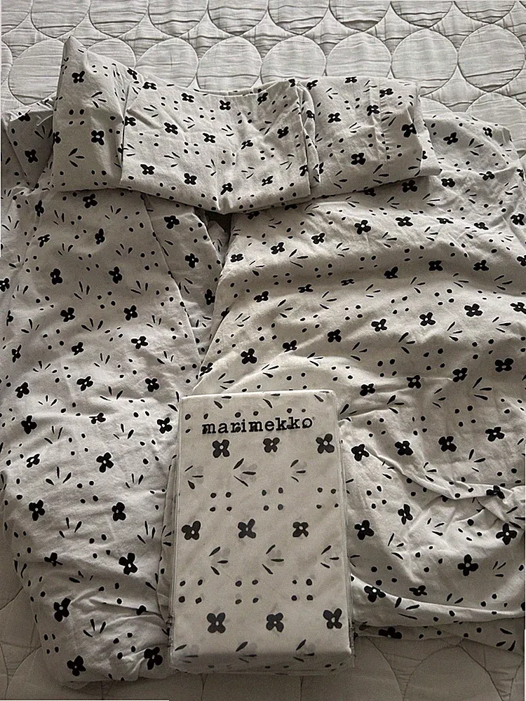 Marimekko Queen Sheet Set & Extra Cases
