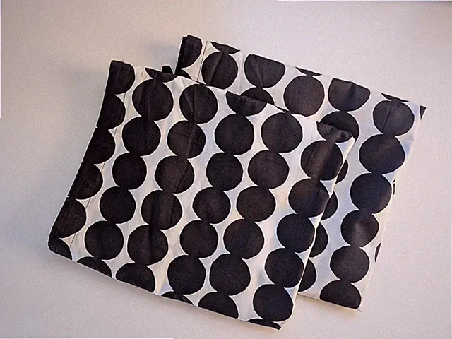 NWOT (2) Marimekko Rasymatto Black & White Cotton King Pillow Shams Pillowcases