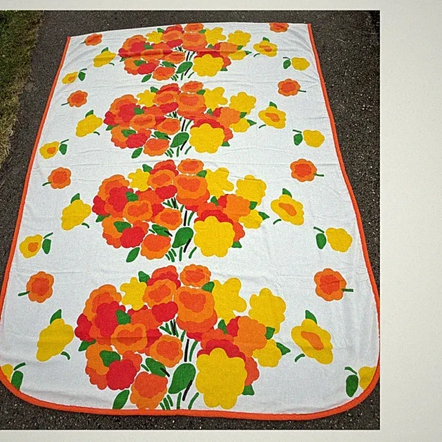SALE Vintage 1960s Mod MARIMEKKO Floral Pop Art Twin BEDSPREAD Fabric Fieldcrest